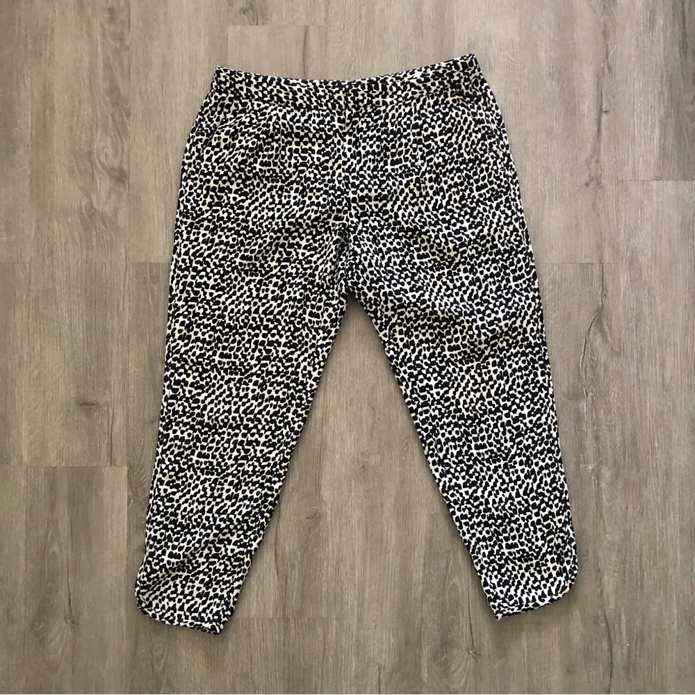 Banana Republic Leopard Print Pants Size 6 Short